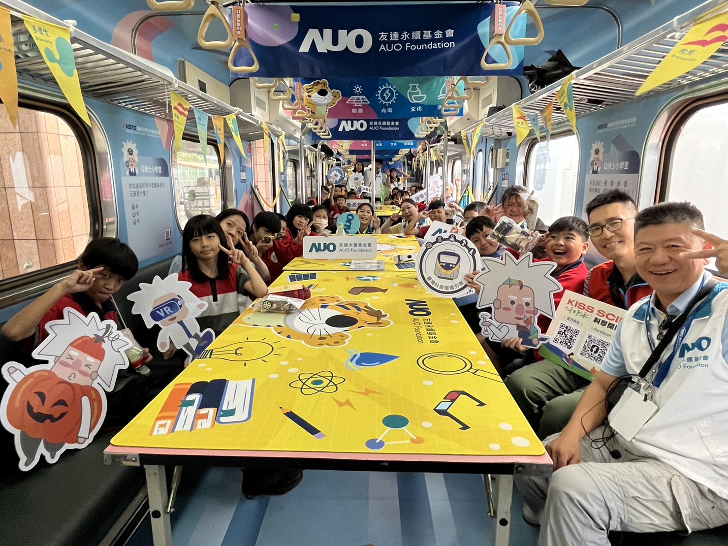 5001拉斯维加斯永續基金會參與「臺灣科普環島列車」，設計基礎科學車廂課程，以「淨零碳排和永續能源」為主題，讓學生透過創意實驗認識淨零知識，以及思考生活中的減碳行為